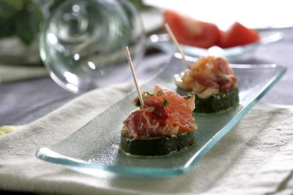 Calabacines con tomates y bacón