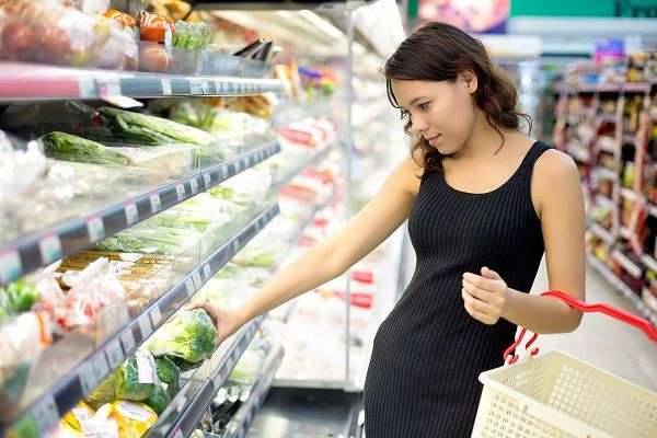 verduras frescas en supermercado