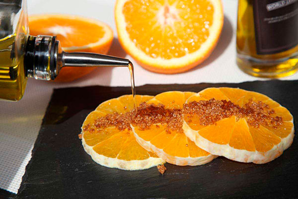Naranjas con Aceite de Oliva y azúcar.