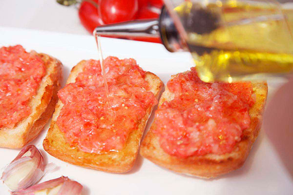 Pan con tomate, ajo y Aceite de Oliva