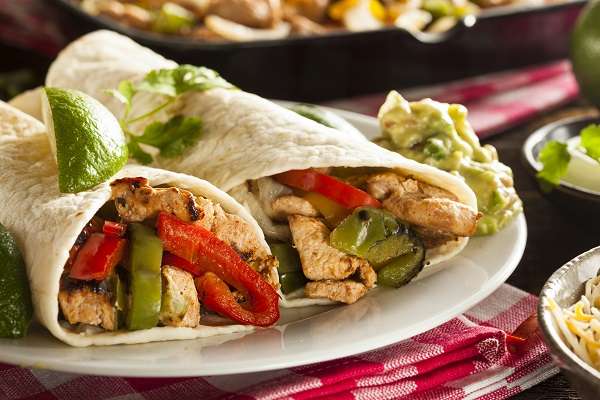 Fajitas de pollo rellenas de verduras