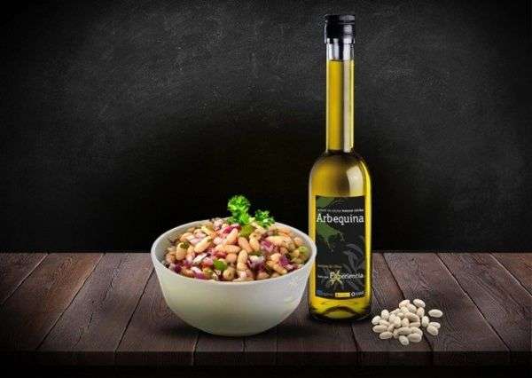 Aceite de oliva virgen extra de la variedad arbequina con ensaladas templadas de legumbres