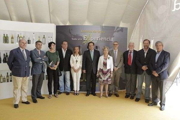 El Gobierno de España y la Junta de Andalucía, estuvieron representados en la inauguración de la carpa