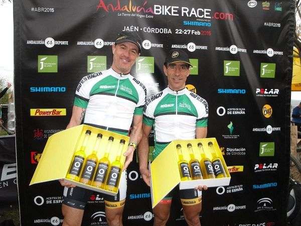 Ganadores de la Andalucia Bike Race 2015 con premio de Aceites de Oliva de España