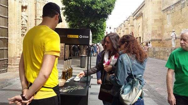 La Experiencia de los Aceites de Oliva sale a la calle con 50 carritos para buscar a consumidores nacionales e internacionales