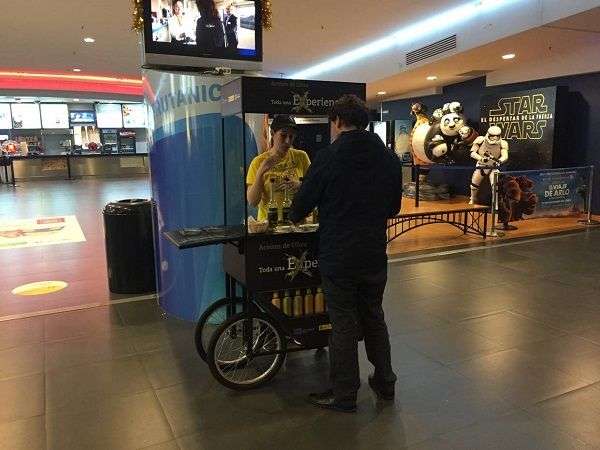 Los carritos de los Aceites de Oliva se desplegaron en algunos cines de Madrid