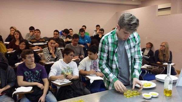 Tambiaén se forma a los alumnos en las técnicas de uso de los aceites de oliva