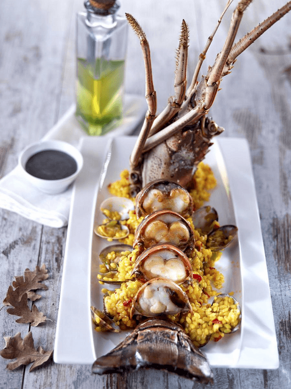 Arroz con langosta y almejas