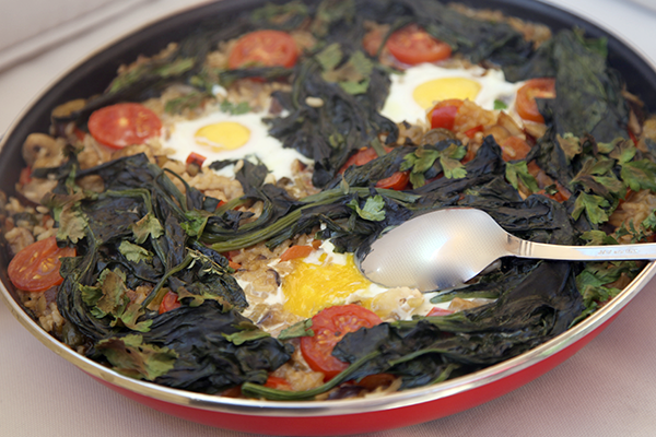 Arroz con verduras, setas y huevo