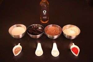 Aceite de oliva, cacao, azucar, sal