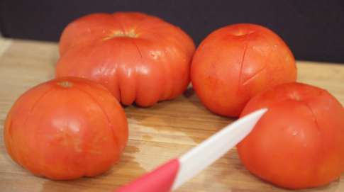 Tomates sobre tabla