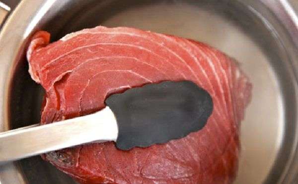 Atun rojo en cazuela con agua