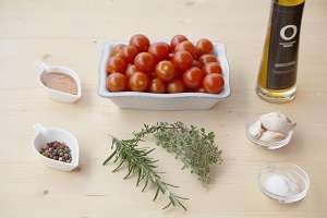Tomate cherry, aceite de oliva, pimienta, sal