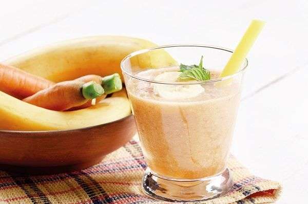 Smoothie con aceite de oliva, pasas, leche, zanahoria, canela, vainilla y espinacas