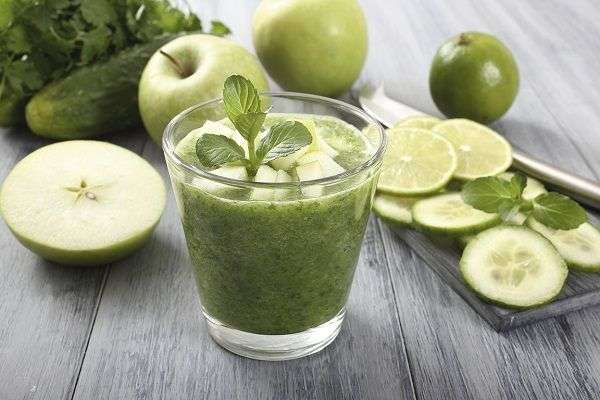 Smoothie vegetal con aceite de oliva