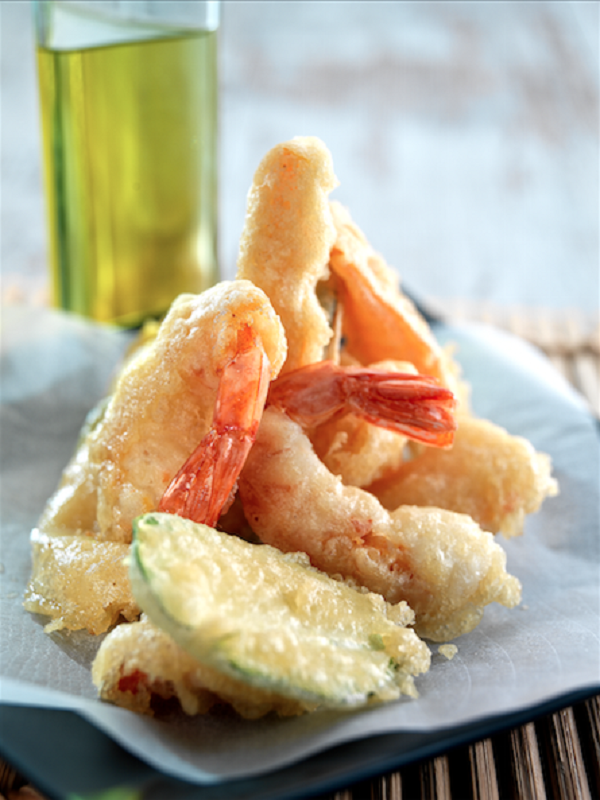 Tempura de calabacín, zanahoria, pimiento y langostinos
