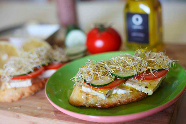 Tosta de tofu y vegetales