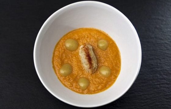 Crema de zanahoria con puré de bacalao y su pil pil