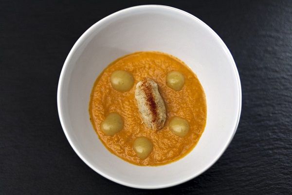 Crema de zanahoria con puré de bacalao y su pil pil