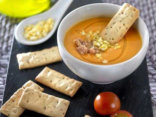 Salmorejo con atún