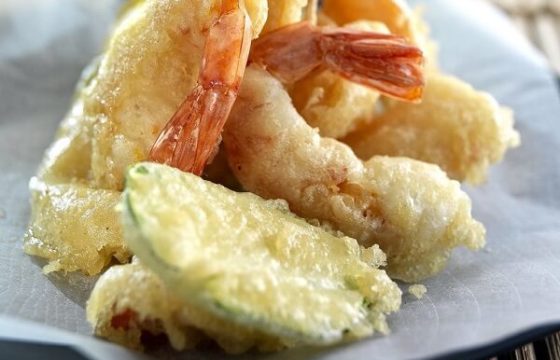 Tempura de verdura y langostinos