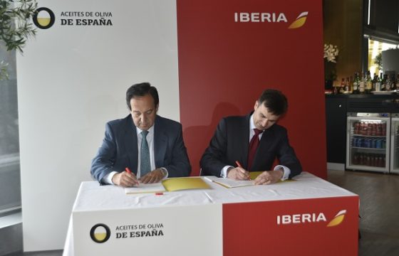 Aceites de Oliva de España e Iberia firman un acuerdo para llevar la imagen y los sabores de España por todo el mundo
