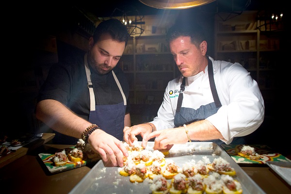 Los chefs Marcos Campos y Seamus Mullen