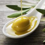 El consumo de aceites de oliva en el mes de marzo bate récords gracias a que los españoles vuelven a cocinar en el hogar