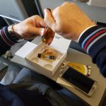 Aceites de Oliva de España celebra la primera cata aérea de aceite de oliva virgen extra de la historia en un avión de Iberia