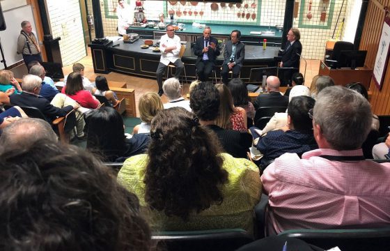 La Dieta Mediterránea, rica en aceite de oliva, frutas, verduras y proteínas vegetales, gana adeptos entre los restauradores de Estados Unidos
