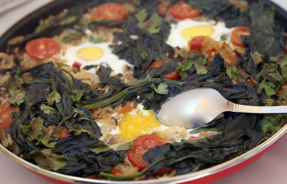 Arroz con verduras, setas y huevo