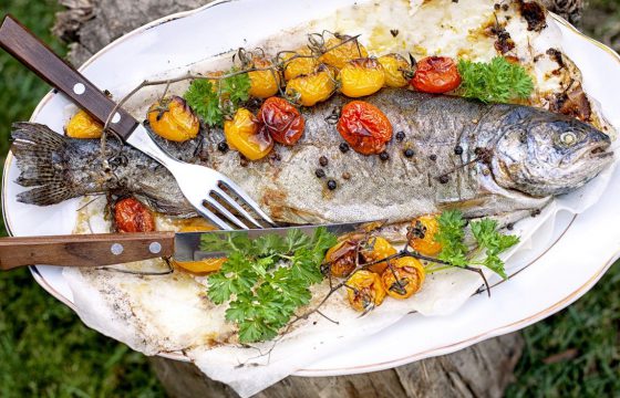 Lubina salvaje con verduras pochadas