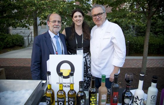 Cocineros y restauradores de Estados Unidos aprenden a crear menús más saludables inspirados en el Dieta Mediterránea