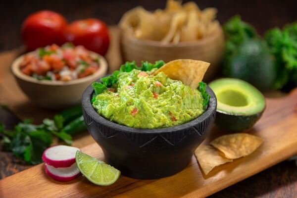 Hay pocos aperitivos más sanos y deliciosos que un guacamole recién hecho