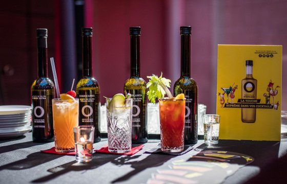 Los cócteles elaborados con aceites de oliva virgen extra de España triunfan en la noche de París