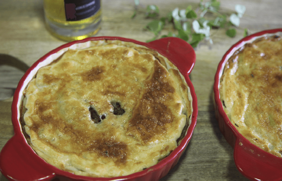 Pastel de carne con aceite de oliva