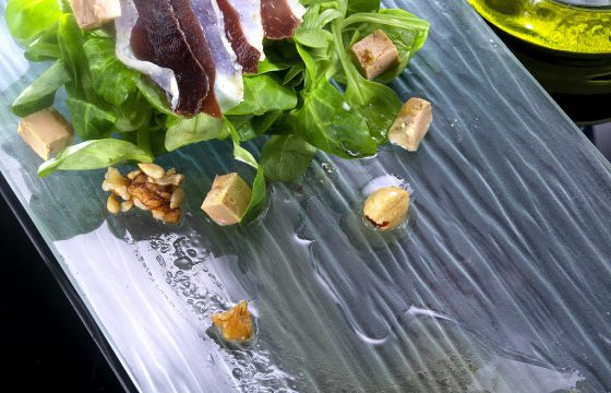 Ensalada de canónigos y jamón de pato