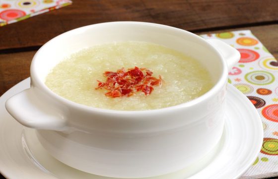 Sopa de melón con crujiente de jamón