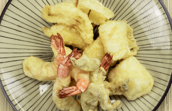 Tempura de verduras y langostinos