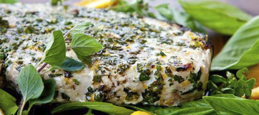 Receta de pescado a la parrilla con papas y ensalada de yogurt