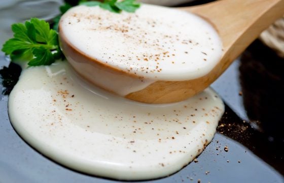 Salsa bechamel con aceite de oliva. Receta fácil