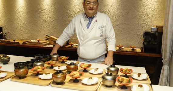 El chef Daisuke Nomura, embajador de la campaña Olive Oil World Tour en Japón