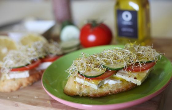 Tosta de tofu y vegetales