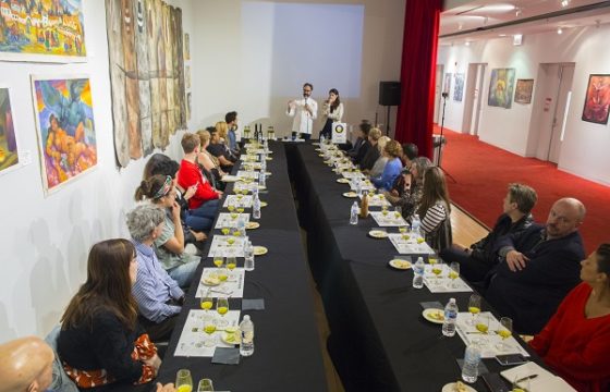 El Instituto Cervantes de Chicago ha acogido un nuevo taller de iniciación a la cata de aceites de oliva virgen extra