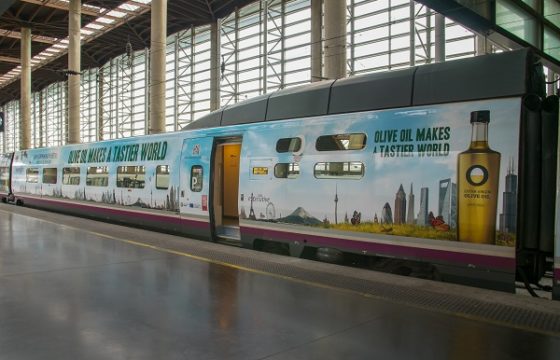 Aceites de Oliva de España y Renfe presentan el espectacular AVE de los Aceites de Oliva