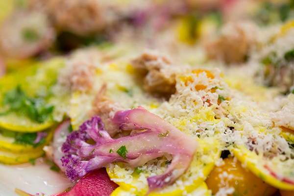 Ensalada de calabaza con rábanos y atún