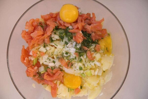 Como preparar patata rellena de trucha ahumada