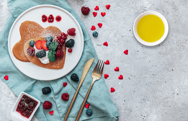 Tortitas con aceite de oliva y forma de corazón con una drecoración bonita