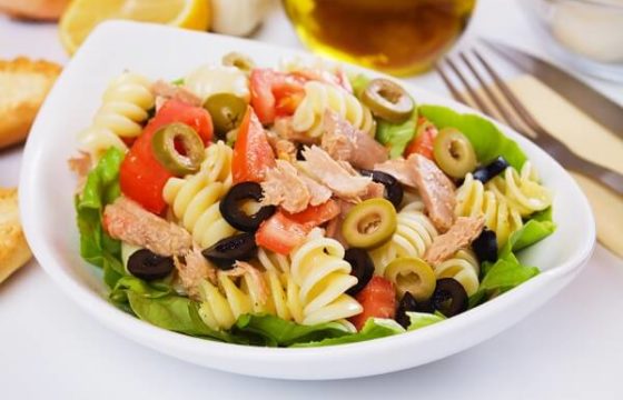 Ensalada de pasta con atún y vinagreta casera