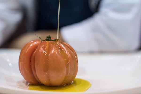 Tomate corazón de buey con aceite de oliva virgen extra